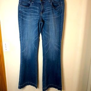 Flare leg and amazing fit!